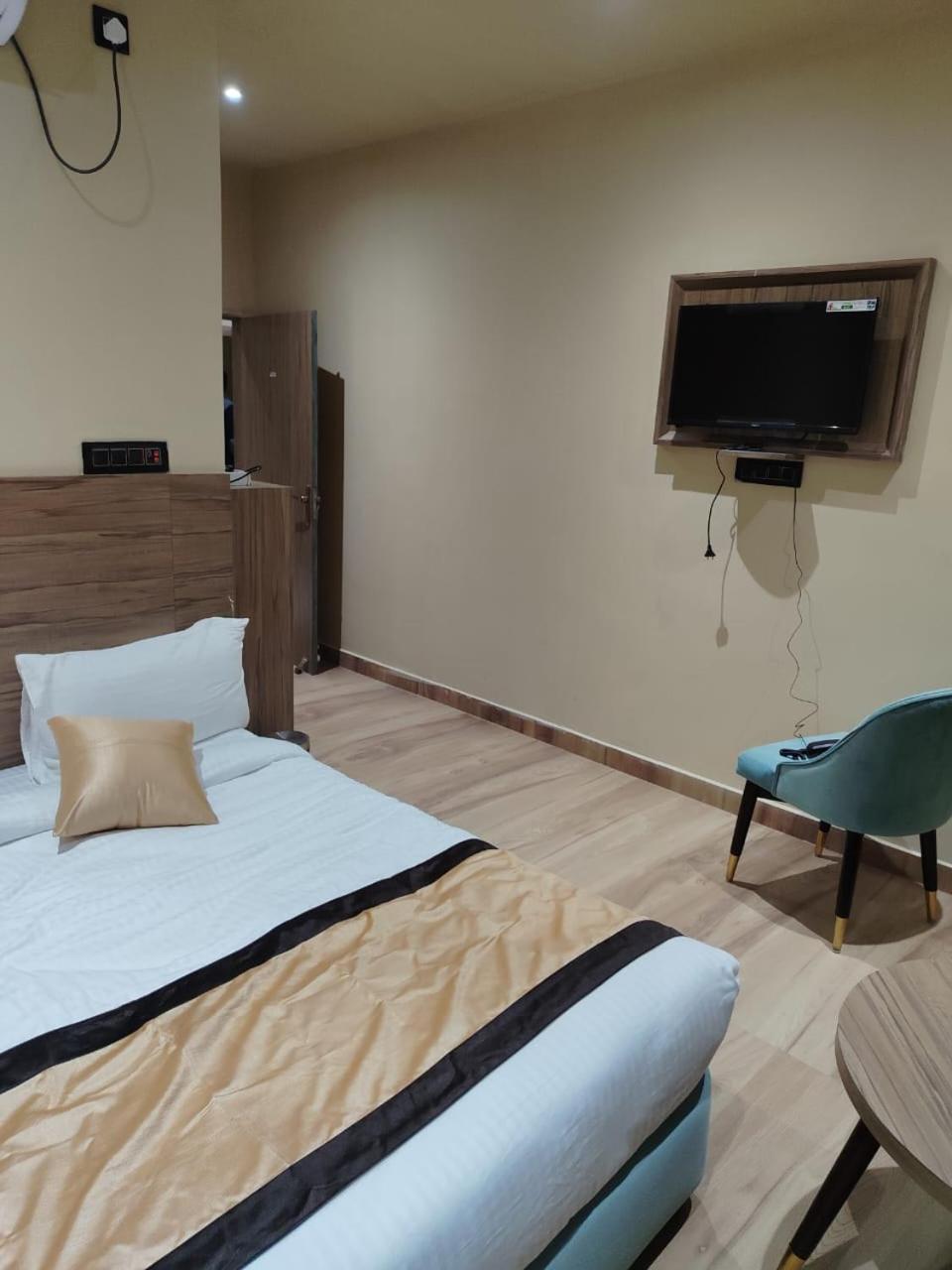 The Velvet Sky Hotel & Resort Bahraich Kültér fotó